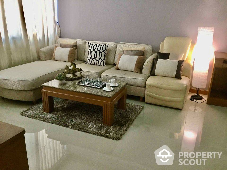 For SaleCondoRatchadapisek, Huaikwang, Suttisan : 2-BR Condo at Ratchada City Condominuim near MRT Huai Khwang