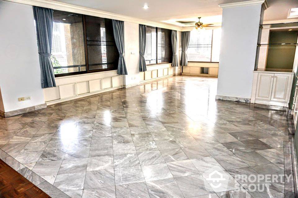 For SaleCondoSukhumvit, Asoke, Thonglor : 3-BR Condo at Asoke Tower near MRT Phetchaburi