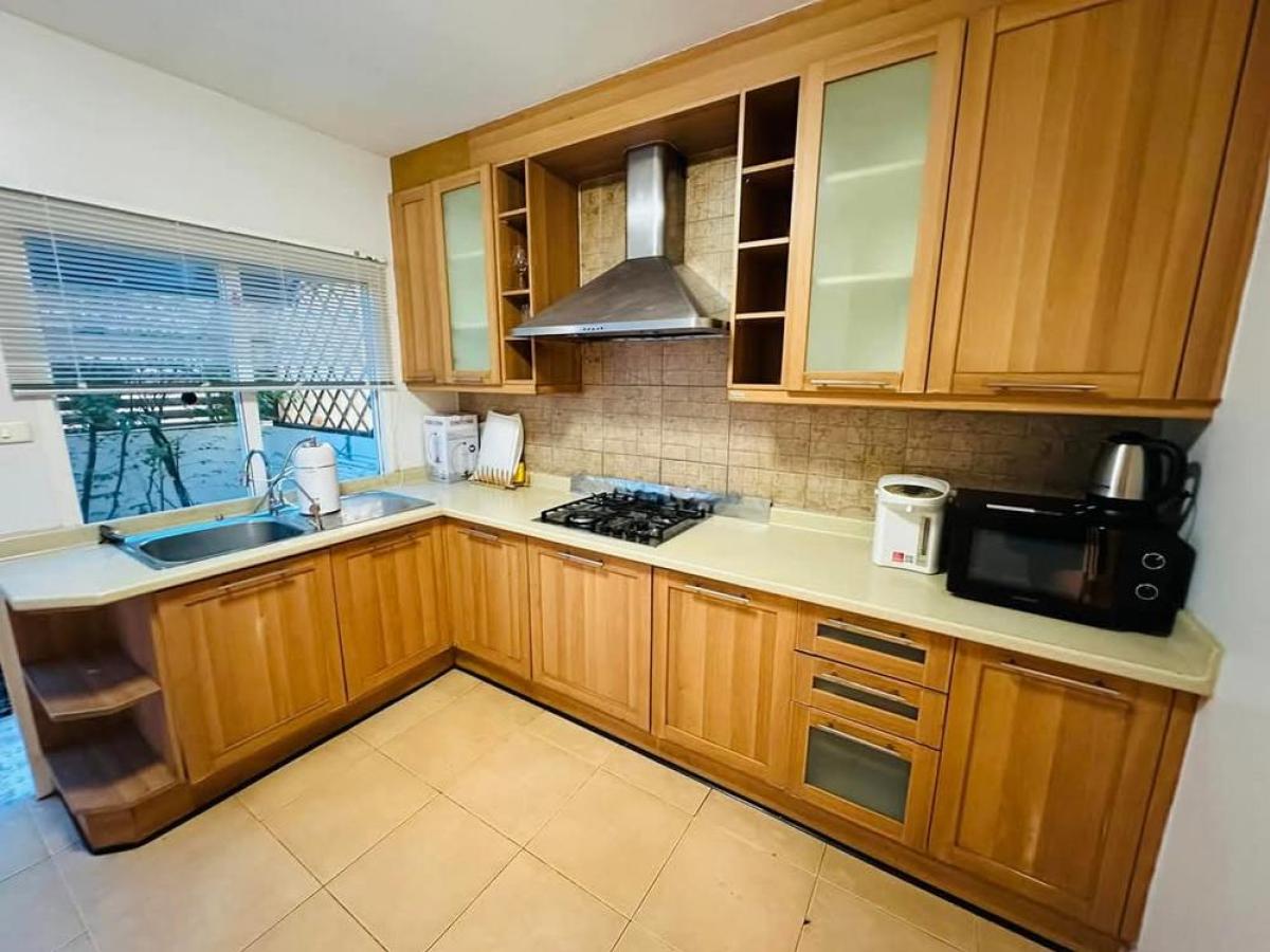 ให้เช่าทาวน์โฮมสุขุมวิท อโศก ทองหล่อ : 03/04/2026, เช่าทาวน์โฮมทองหล่อ 4 ชั้น 5 ห้องนอน ใกล้ BTS สะดวก ปลอดภัย 
บ้านกลางกรุง สุขุมวิท55 ติด J Avenue พร้อมที่จอดรถ 2 คัน 0642748883