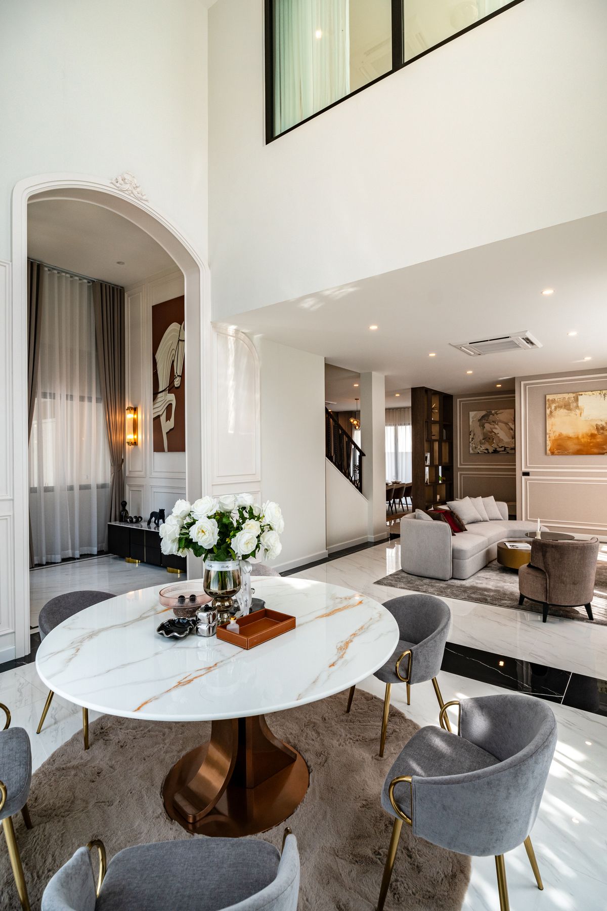 For SaleHousePattanakan, Srinakarin : 🌃 Ultra Luxury Living! Spacious 3-Storey Single House with Private Lift @Cinq Royal 5 Bedrooms, EV Charging Parking, and Convenient Access – Only 15 Minutes to the Airport