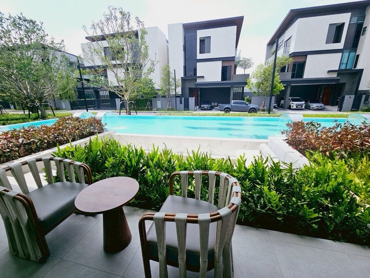 ให้เช่าเลียบทางด่วนรามอินทรา : ให้เช่า Pool Villa บ้านเดี่ยวพร้อมสระว่ายน้ำ  Luxury Pool Villa at The Honor Yothinpattana 