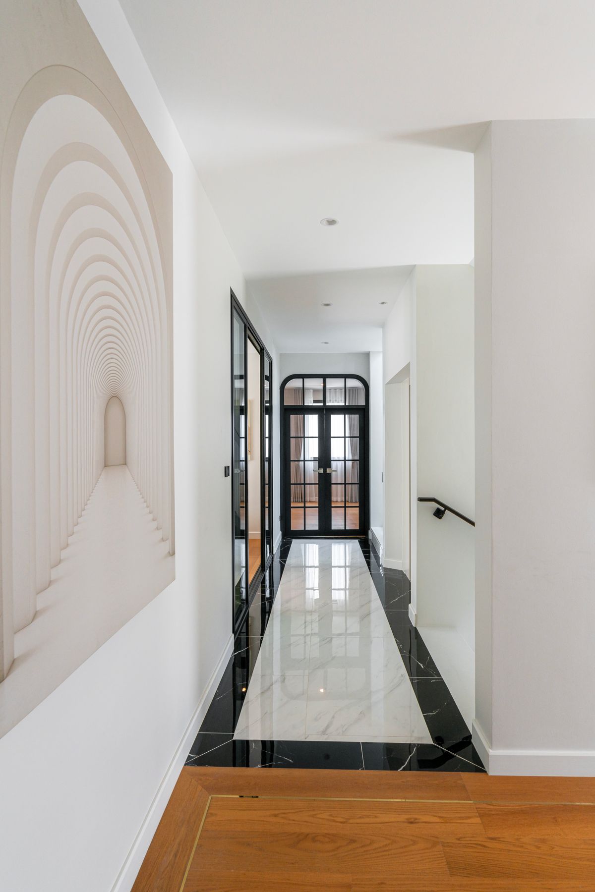 For SaleHousePattanakan, Srinakarin : 🌃 Ultra Luxury Living! Spacious 3-Storey Single House with Private Lift @Cinq Royal 5 Bedrooms, EV Charging Parking, and Convenient Access – Only 15 Minutes to the Airport