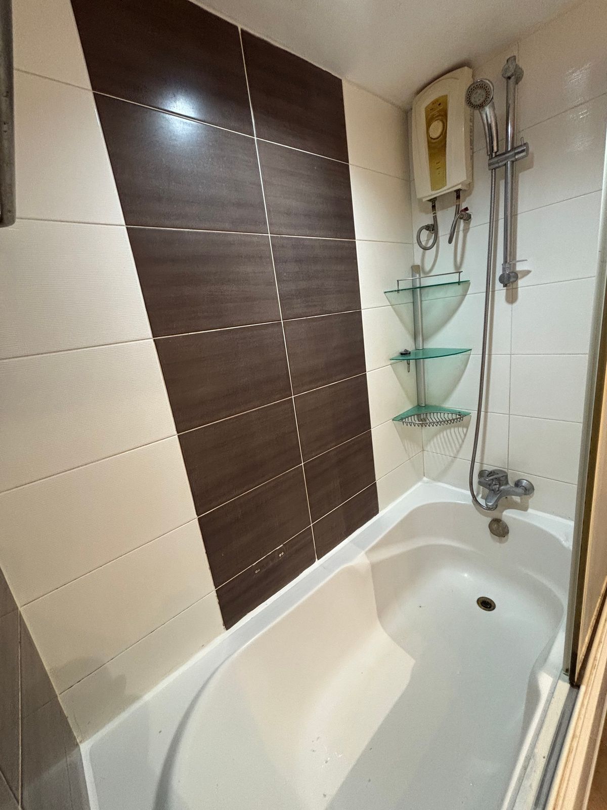 คอนโดสุขุมวิท อโศก ทองหล่อ : คอนโด Grand Park View Asoke เดินทางสะดวก ใกล้รถไฟฟ้าบีทีเอส มีรถรับส่ง เฟอร์นิเจอร์ครบ พร้อมอยู่ทันที