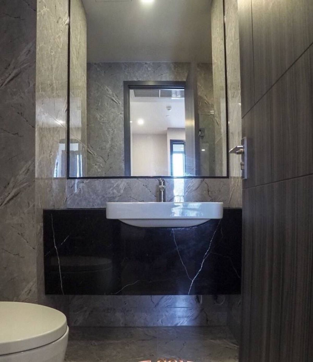 For RentCondoSukhumvit, Asoke, Thonglor : Rent Ashton Asoke. Price 25,000 baht/month [AA0104]