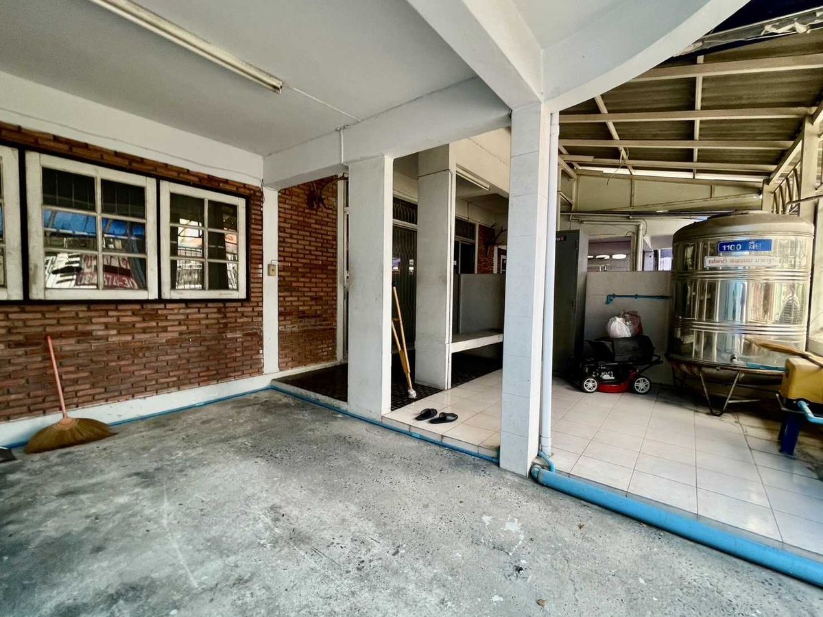For SaleTownhomeKasetsart, Ratchayothin : Townhouse for Sale Amornphan Village 12, 32 Sq. Wah, Near BTS Sai Yud