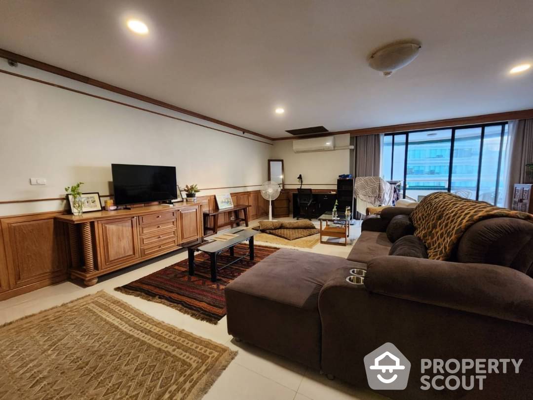 For RentCondoSukhumvit, Asoke, Thonglor : 2-BR Condo at Las Colinas near BTS Asok