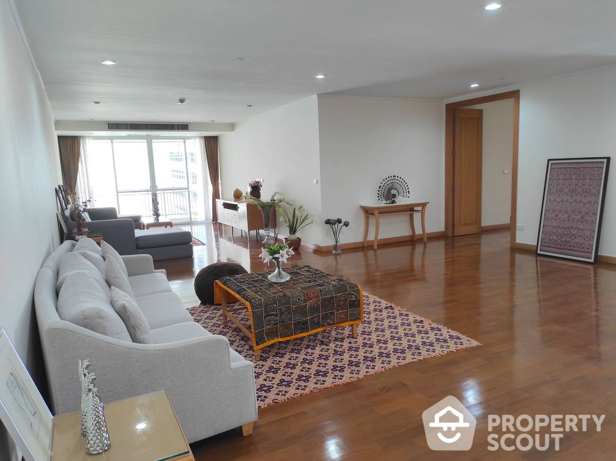 For RentCondoSukhumvit, Asoke, Thonglor : 3-BR Serviced Apt. near BTS Phrom Phong