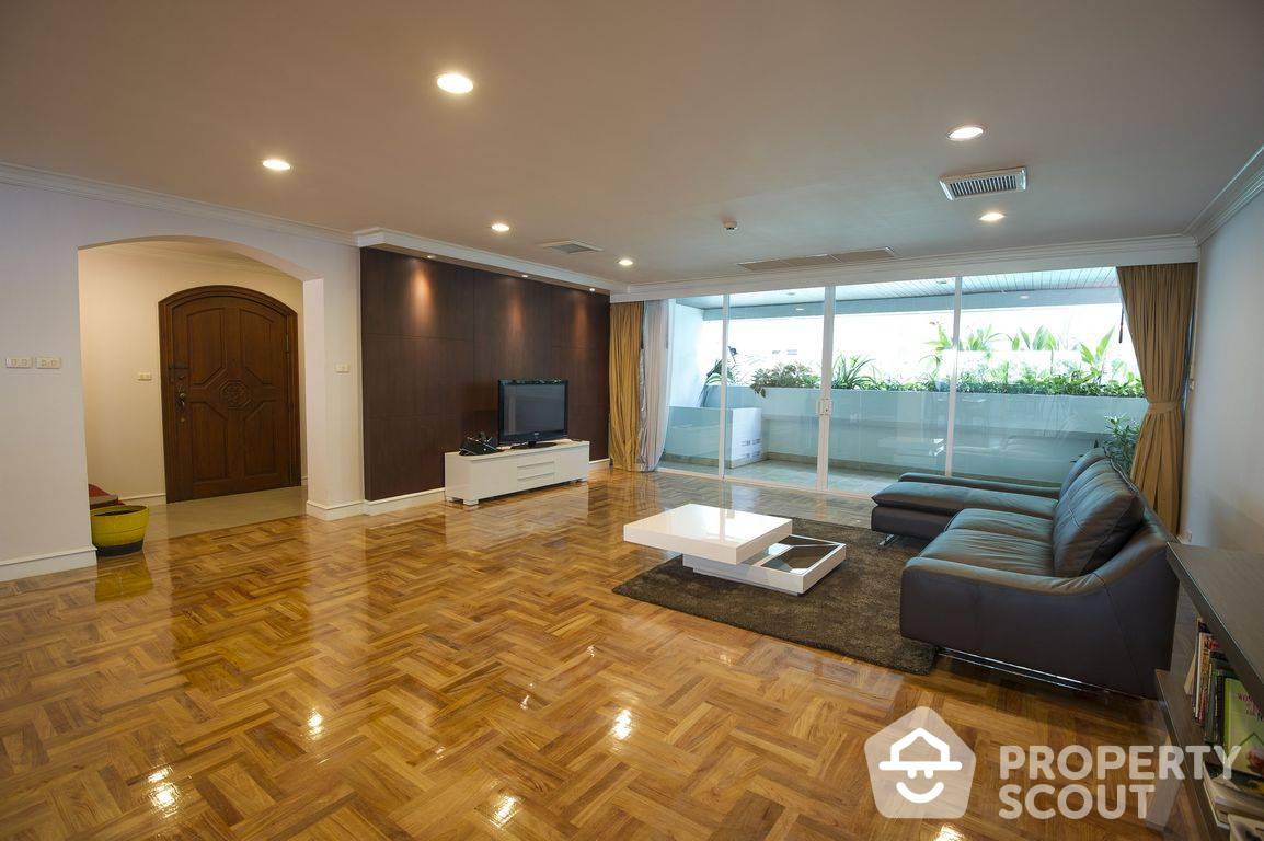 For RentCondoSukhumvit, Asoke, Thonglor : 3-BR Serviced Apt. near BTS Phrom Phong