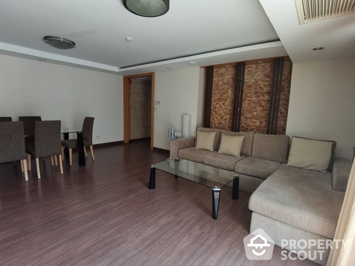 For RentCondoNana, North Nana,Sukhumvit13, Soi Nana : 2-BR Condo at Harmony Living Sukhumvit 15 Condominium near ARL Makkasan