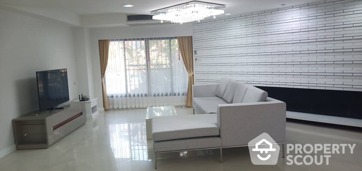 For RentCondoKhlongtoei, Kluaynamthai : 3-BR Serviced Apt. near BTS Asok