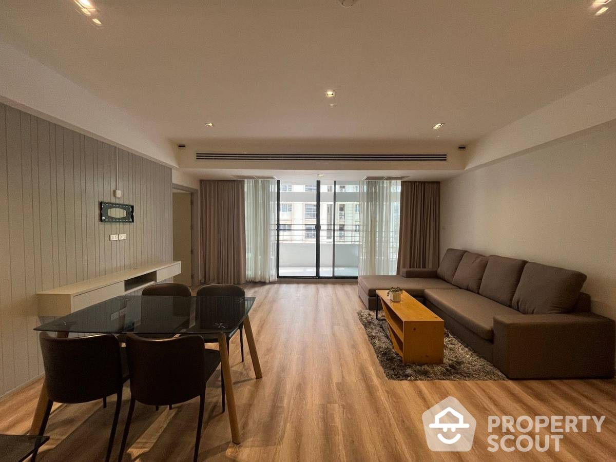 For RentCondoSukhumvit, Asoke, Thonglor : 2-BR Condo at Villa Bajaj near MRT Sukhumvit
