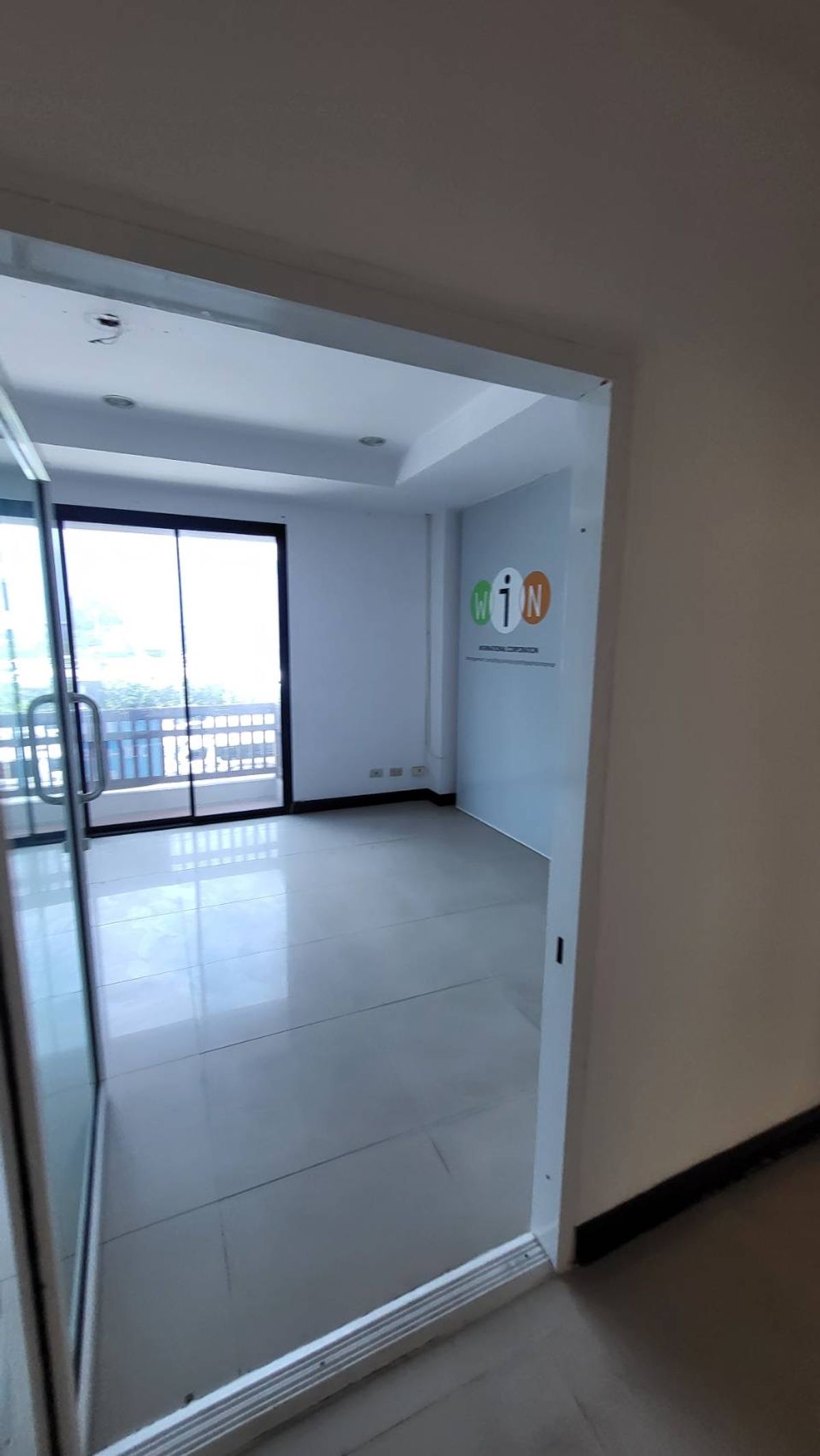 ขายโฮมออฟฟิศรัชดา ห้วยขวาง : 🔥โฮมออฟฟิศ 4 ชั้น ใจกลางรัชดา–เหม่งจ๋าย พร้อมที่จอดรถ 8 คัน! เริ่มเพียง 27 ล้าน!🔥  ทำเลทอง ใกล้ MRT, โรงเรียนนานาชาติ, สถานฑูต เหมาะสำหรับสำนักงาน + ที่อยู่อาศัย