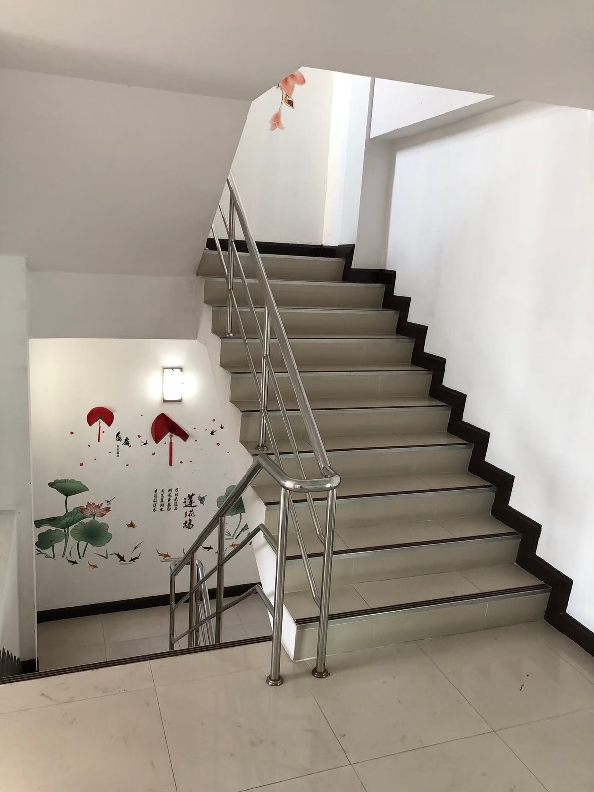 ขายโฮมออฟฟิศรัชดา ห้วยขวาง : 🔥โฮมออฟฟิศ 4 ชั้น ใจกลางรัชดา–เหม่งจ๋าย พร้อมที่จอดรถ 8 คัน! เริ่มเพียง 27 ล้าน!🔥  ทำเลทอง ใกล้ MRT, โรงเรียนนานาชาติ, สถานฑูต เหมาะสำหรับสำนักงาน + ที่อยู่อาศัย