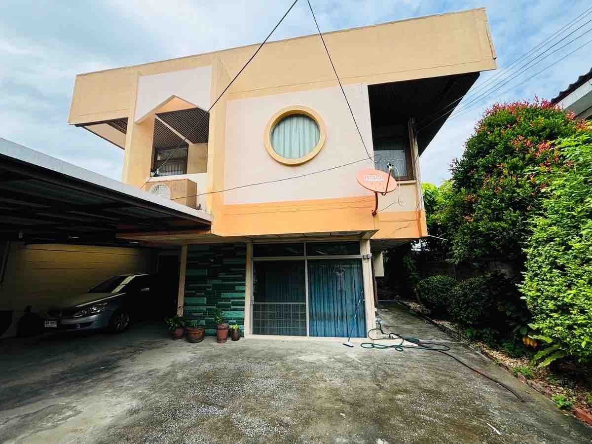 ขายบ้านสุขุมวิท อโศก ทองหล่อ : LTH12493 – Detached House for Sale in Sukhumvit 101/1 Size 58 SQ.W 232 SQ.M 3 Beds 3 Baths Near BTS Punnawithi Station ONLY 7.5 MB