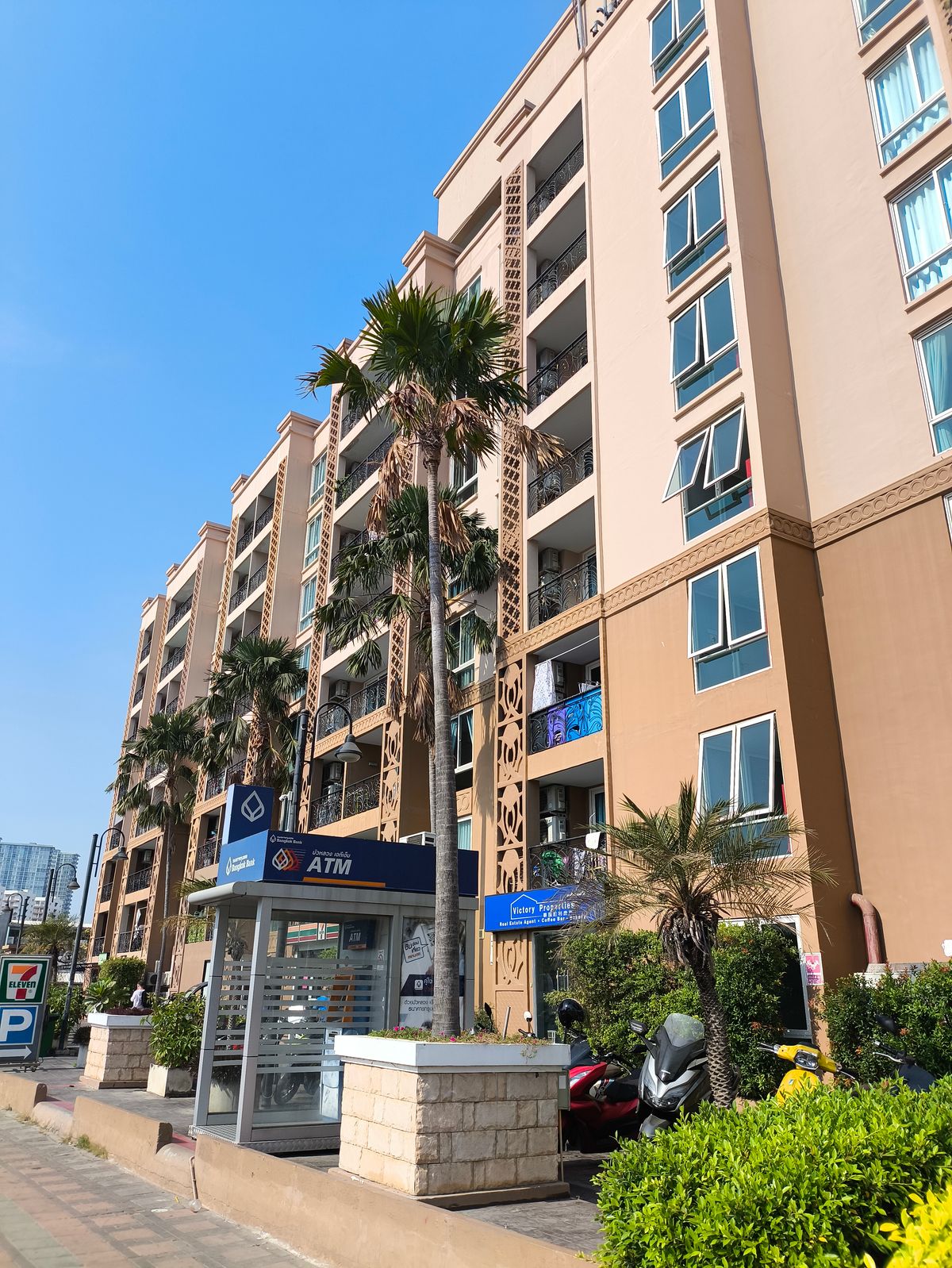 For SaleHotel&Apartment BusinessPattaya, Bangsaen, Chonburi : Selling whole condo near seaside with tenants 360,000฿profit per month