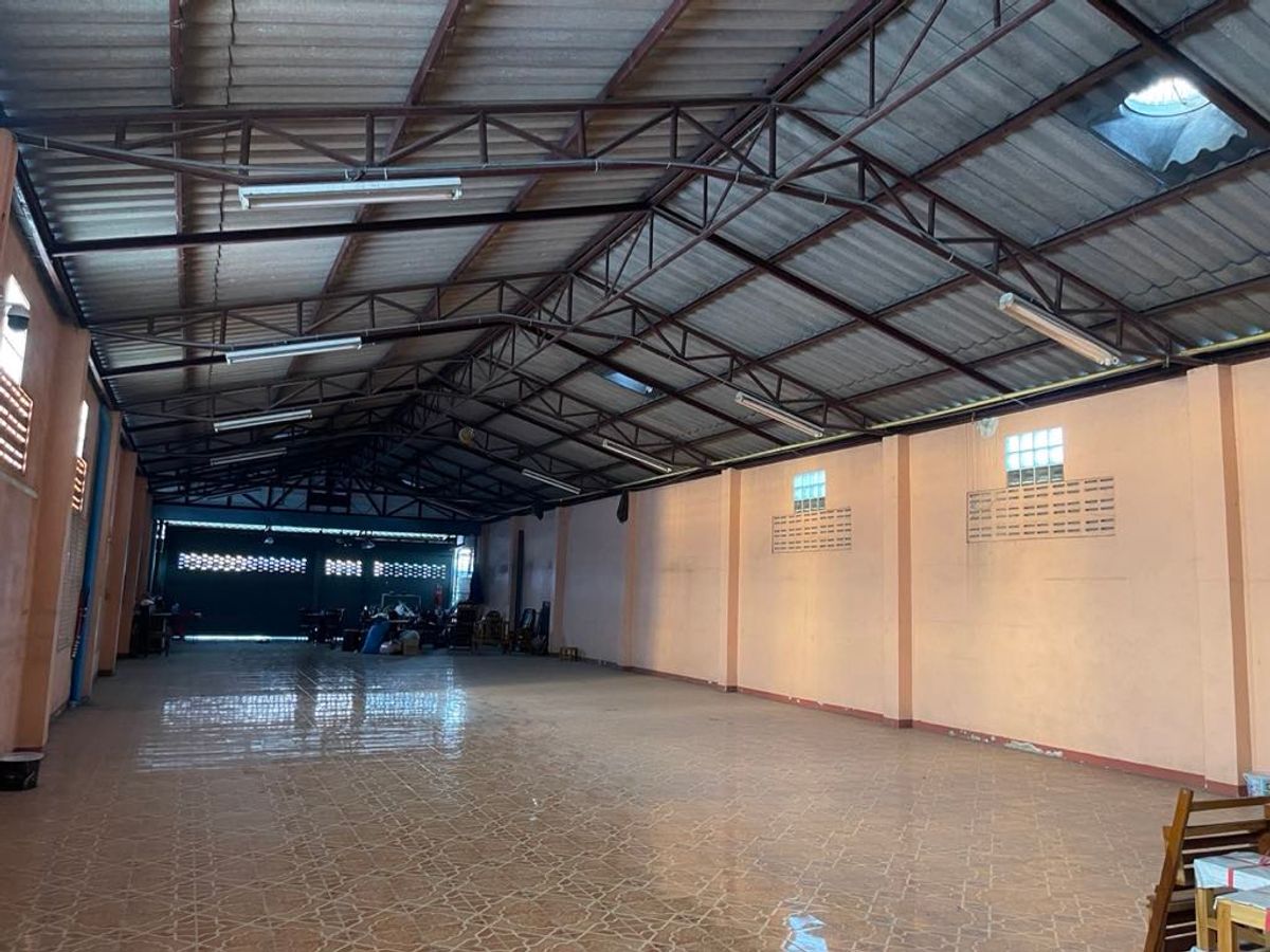 For SaleRetail SpaceSriracha Laem Chabang Ban Bueng : 🔥 House for sale with business areas Golden location in the heart of Sriracha Near J Park Nihon Mura 🔥 📍 Land size 2 work 💰 Price 19 million baht, golden opportunity for investors and business owners! House with land in high potential locations Suitable f