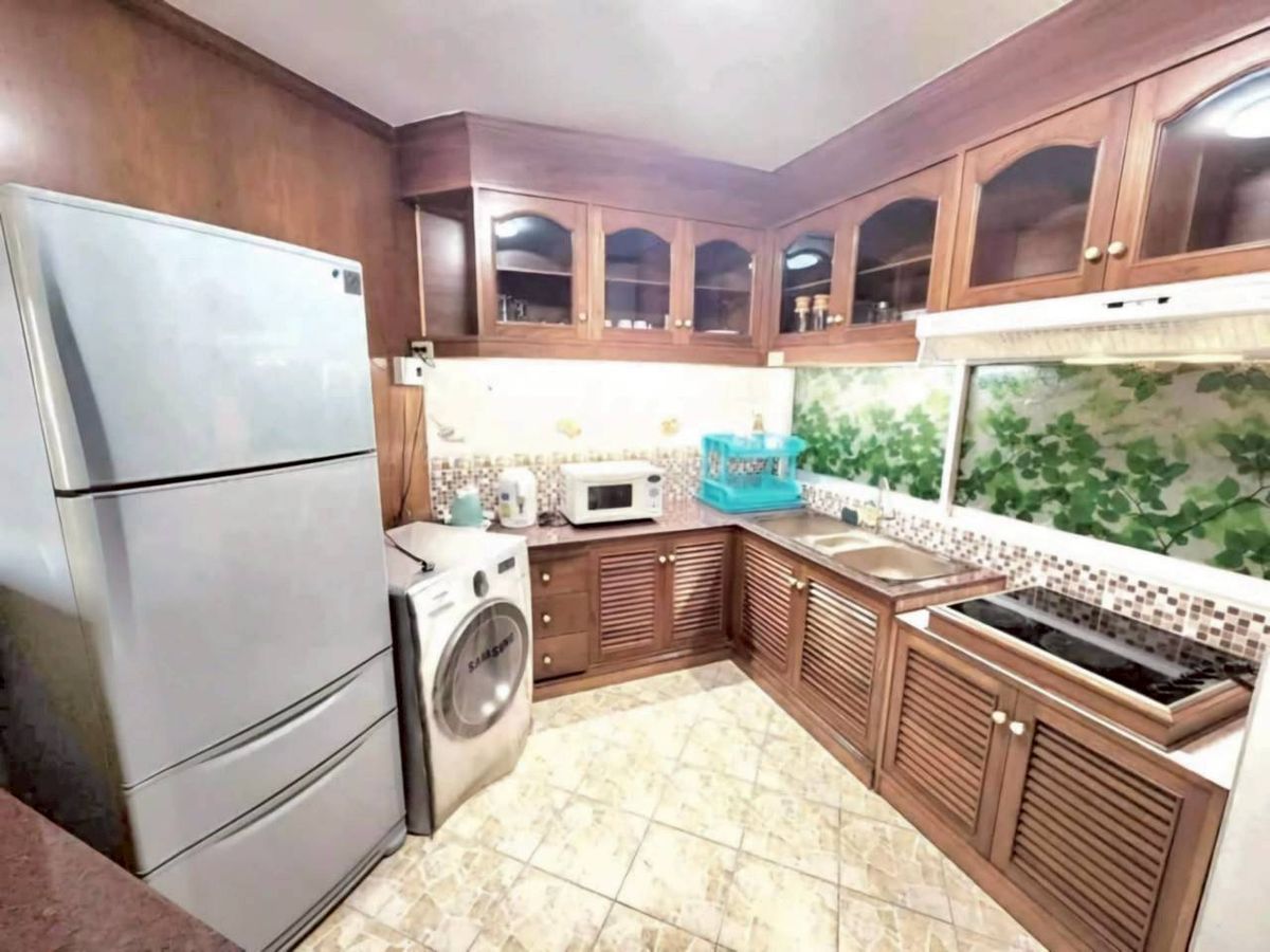 For RentCondoBangna, Bearing, Lasalle : NS Tower Central Bangna Building, Bang Na Condominium, Central Department Store, Big C Bangna, BITEC, Thai Nakarin Hospital Convenient transportation, Bangna-Chon Buri Expressway