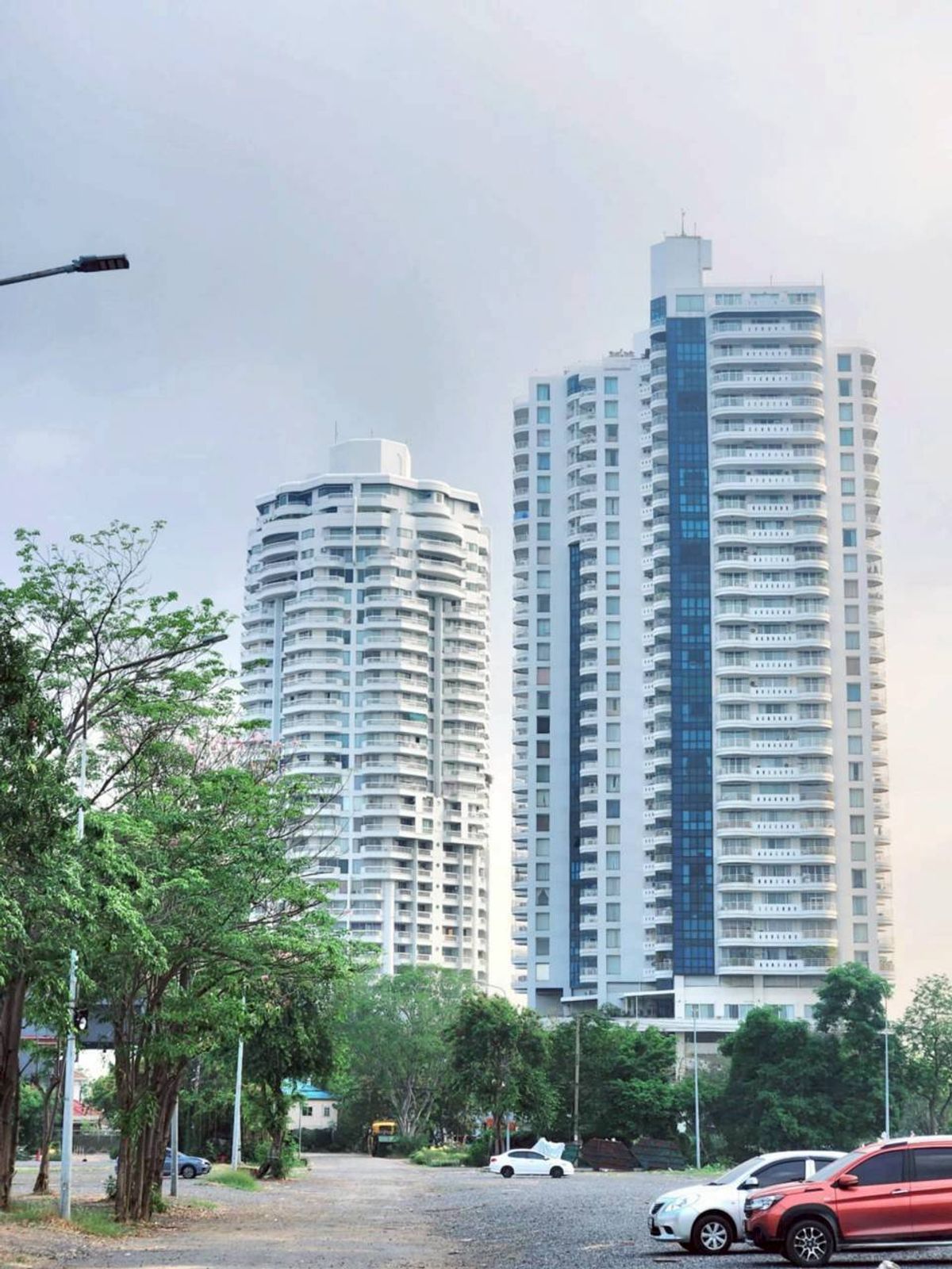 For RentCondoBangna, Bearing, Lasalle : NS Tower Central Bangna Building, Bang Na Condominium, Central Department Store, Big C Bangna, BITEC, Thai Nakarin Hospital Convenient transportation, Bangna-Chon Buri Expressway