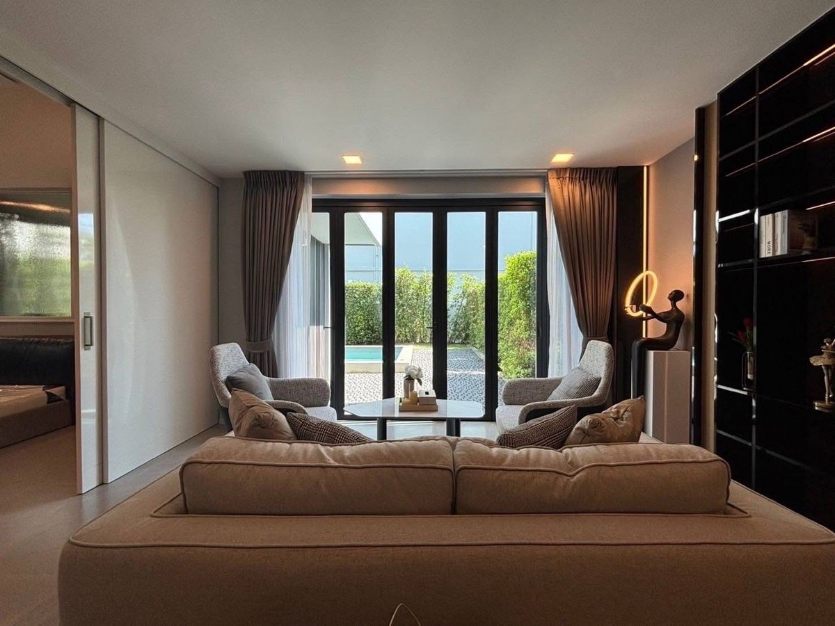 ให้เช่าบ้านพัฒนาการ ศรีนครินทร์ : Vive กรุงเทพกรีฑา 3 ชั้น /4 ห้องนอน 5ห้องนอน/ 350,000