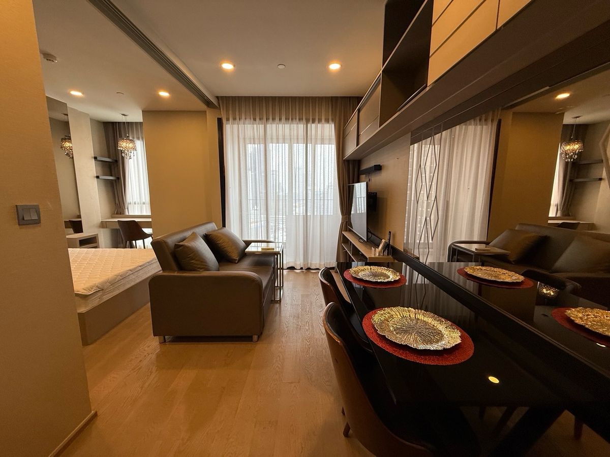 ให้เช่าคอนโดสยาม จุฬา สามย่าน : For Rent!! Ashton Chula - Silom Rent Price!! 27,000฿ per month❤️‍🔥1 Bedroom size 34 sq.m. Contract Aomam (agent) Tel./Line id : 0955871692 WhatsApp : +66 95 587 1692

