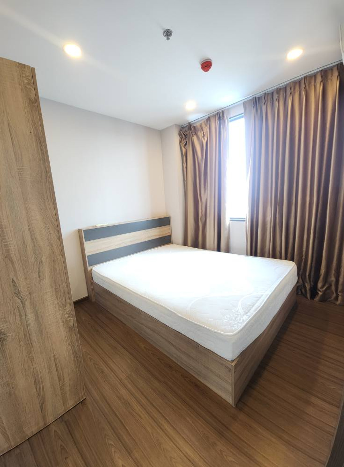 For RentCondoRatchadapisek, Huaikwang, Suttisan : 🔴13,000฿🔴 𝗔𝗿𝘁𝗶𝘀𝗮𝗻 𝗥𝗮𝘁𝗰𝗵𝗮𝗱𝗮┃Artisan Ratchada ✅ near MRT Cultural Center Happy to serve you. If interested, contact 𝙇𝙄𝙉𝙀 (reply very quickly):​📱 Asset code​ 6901-0205📱: Line ID:@bbcondo88