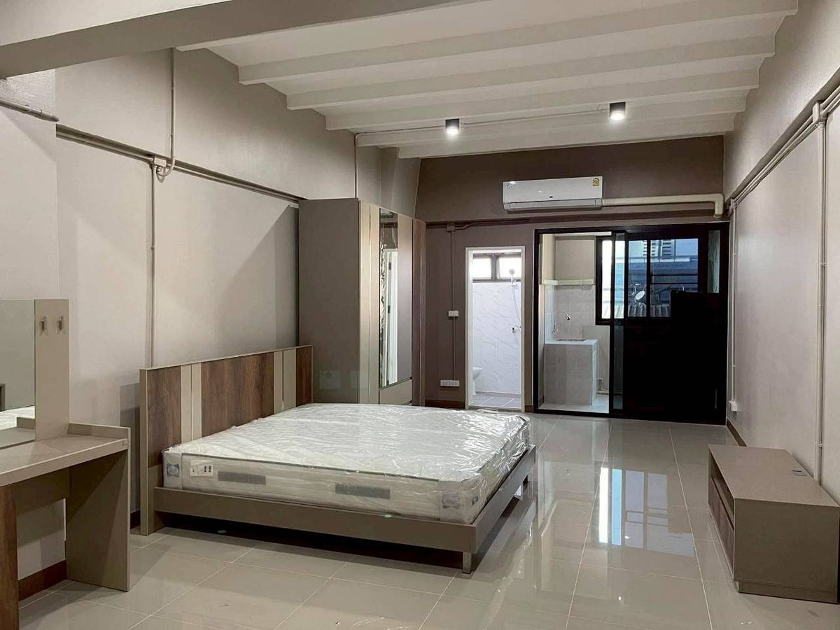 For SaleCondoSathorn, Narathiwat : Sell, Bang Rak Condo, Charoen Krung 63, 40 sqm., NEW Renovated. Near Sathorn, Silom, 