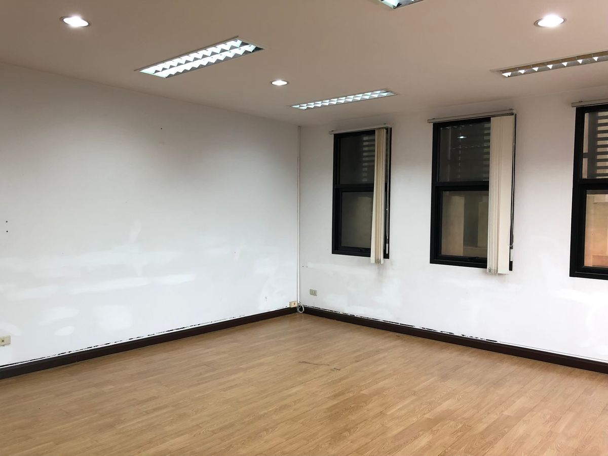 ขายโฮมออฟฟิศรัชดา ห้วยขวาง : 🔥โฮมออฟฟิศ 4 ชั้น ใจกลางรัชดา–เหม่งจ๋าย พร้อมที่จอดรถ 8 คัน! เริ่มเพียง 27 ล้าน!🔥  ทำเลทอง ใกล้ MRT, โรงเรียนนานาชาติ, สถานฑูต เหมาะสำหรับสำนักงาน + ที่อยู่อาศัย