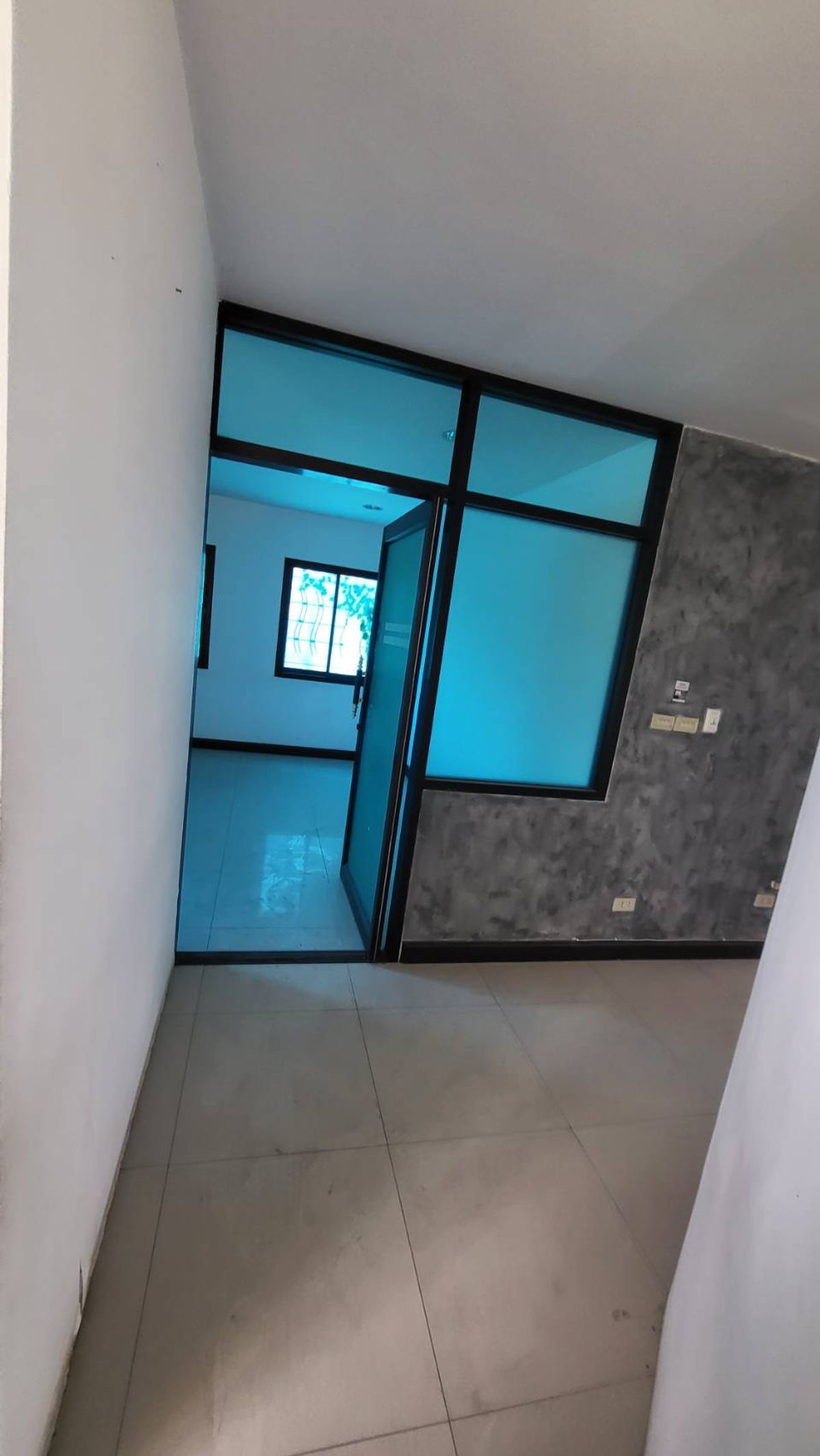 ขายโฮมออฟฟิศรัชดา ห้วยขวาง : 🔥โฮมออฟฟิศ 4 ชั้น ใจกลางรัชดา–เหม่งจ๋าย พร้อมที่จอดรถ 8 คัน! เริ่มเพียง 27 ล้าน!🔥  ทำเลทอง ใกล้ MRT, โรงเรียนนานาชาติ, สถานฑูต เหมาะสำหรับสำนักงาน + ที่อยู่อาศัย