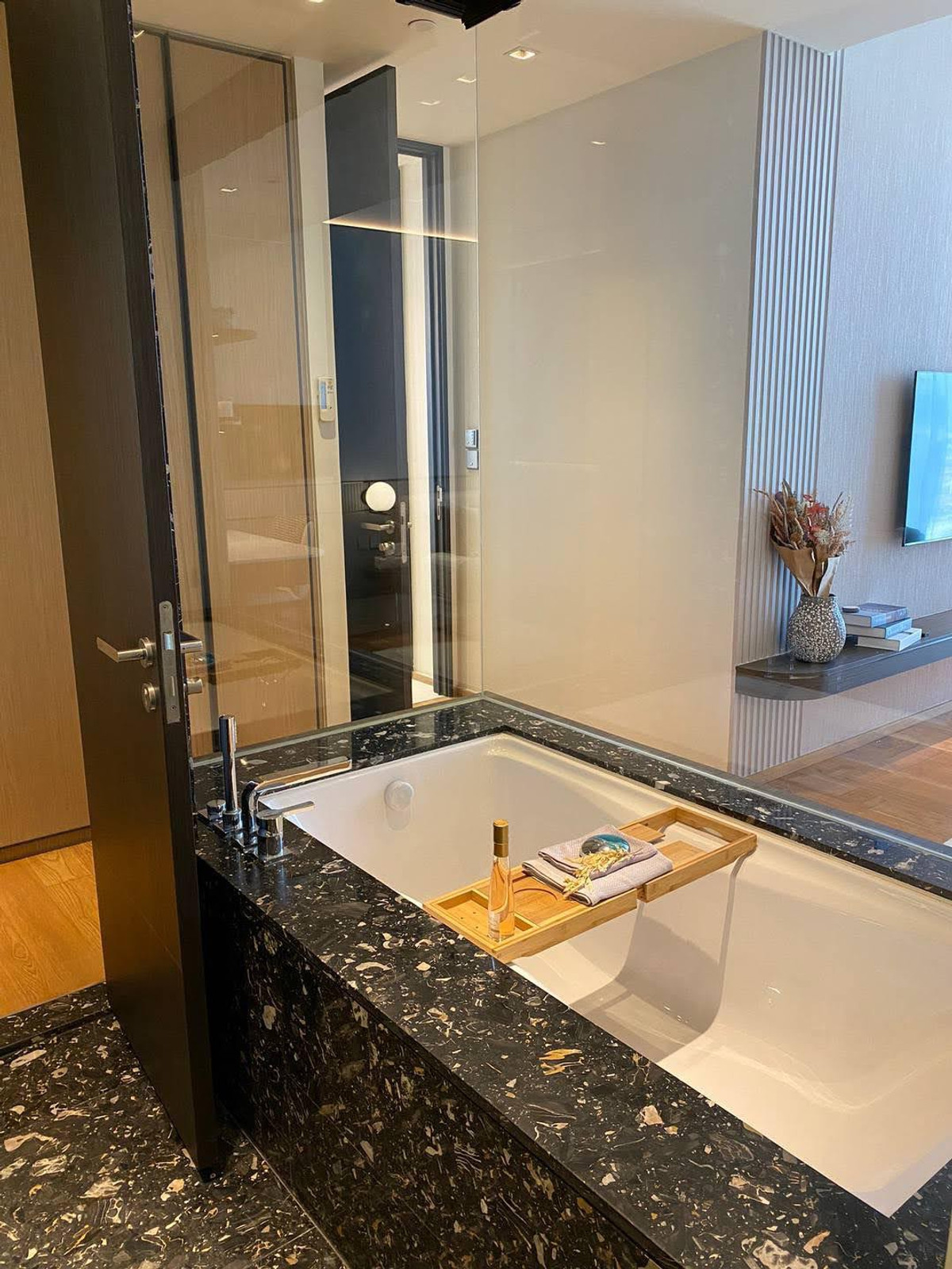 คอนโดสุขุมวิท อโศก ทองหล่อ : ✨ GT16119 |  คอนโดหรูที่ Beatniq Sukhumvit 32 เดินทางสะดวก ใกล้รถไฟฟ้าบีทีเอส มีรถรับส่ง ห้องสวย เฟอร์นิเจอร์ครบ พร้อมอยู่ทันที