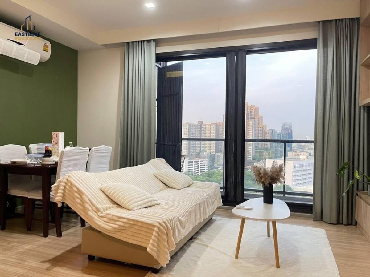 For RentCondoSapankwai,Jatujak : Urgent ✨ M Jatujak. Beautiful room. Very good price. Dont miss out !! 2B2B 64SQM Tel.0970986763