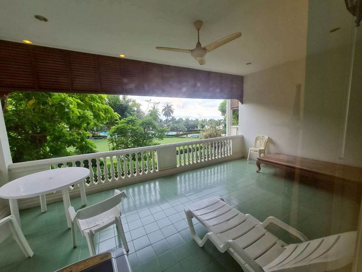 For RentCondoPattaya, Bangsaen, Chonburi : Condo for rent, Ban Somprasong Project  Next to the sea, Mom Tian Pattaya Good price, good location, contact the bee, call 061-9419-639