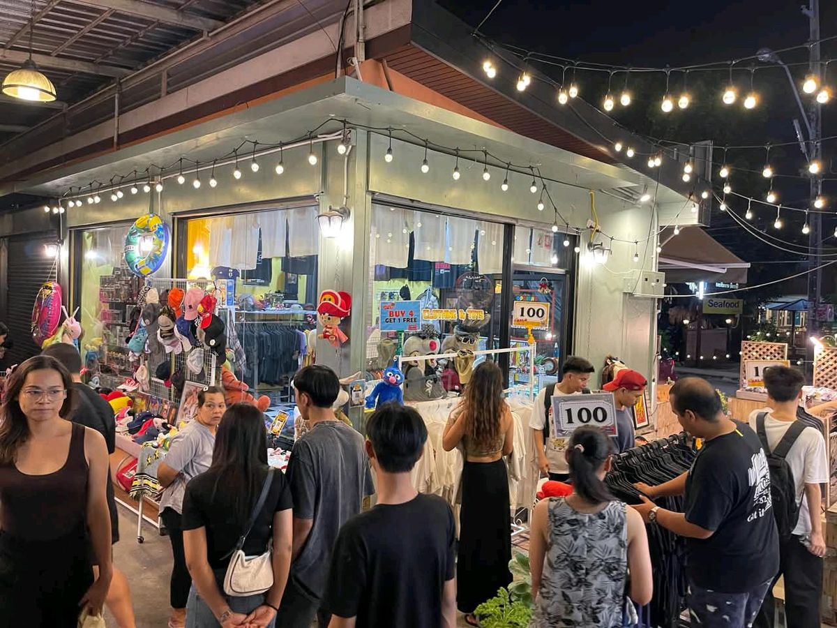 For LeaseholdRetail SpacePattanakan, Srinakarin : Urgent, beautiful locked, corner on the road, Srinakarin Railway Market Owner selling himself Price negotiable
