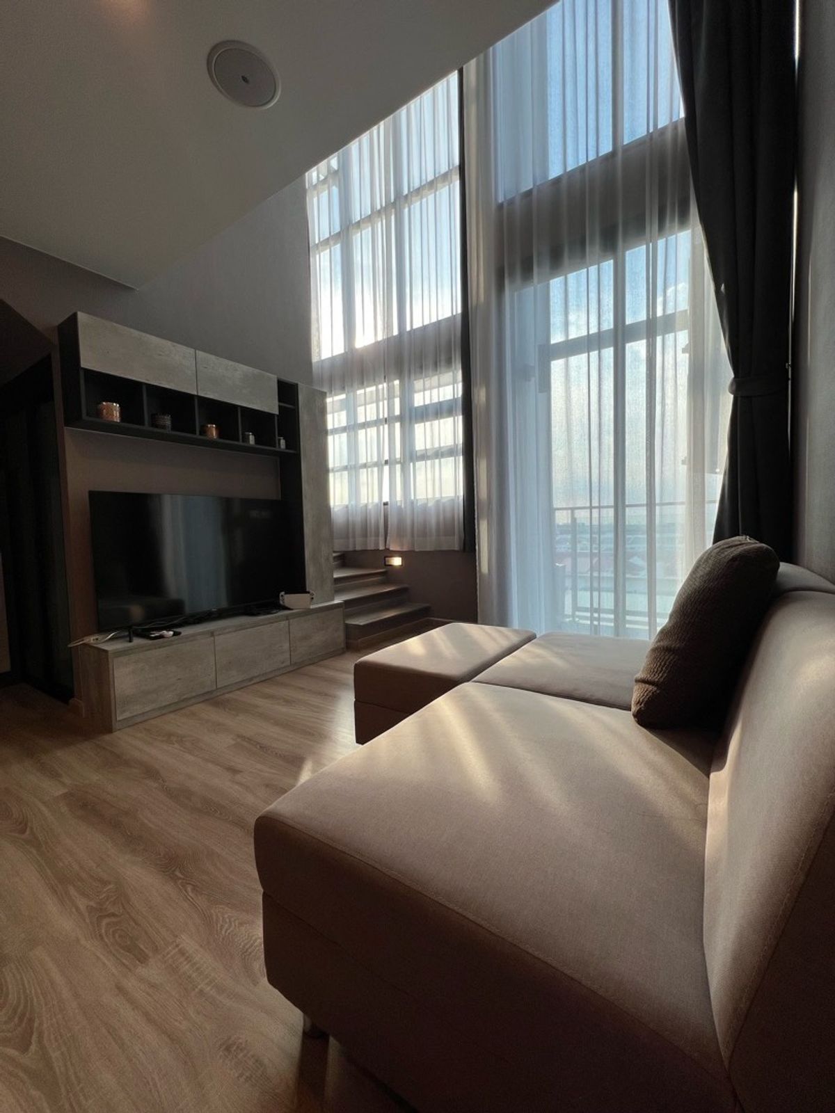For RentCondoKaset Nawamin,Ladplakao : Duplax 2 layers, very high ceilings, 2 bathrooms, 1 bedroom
