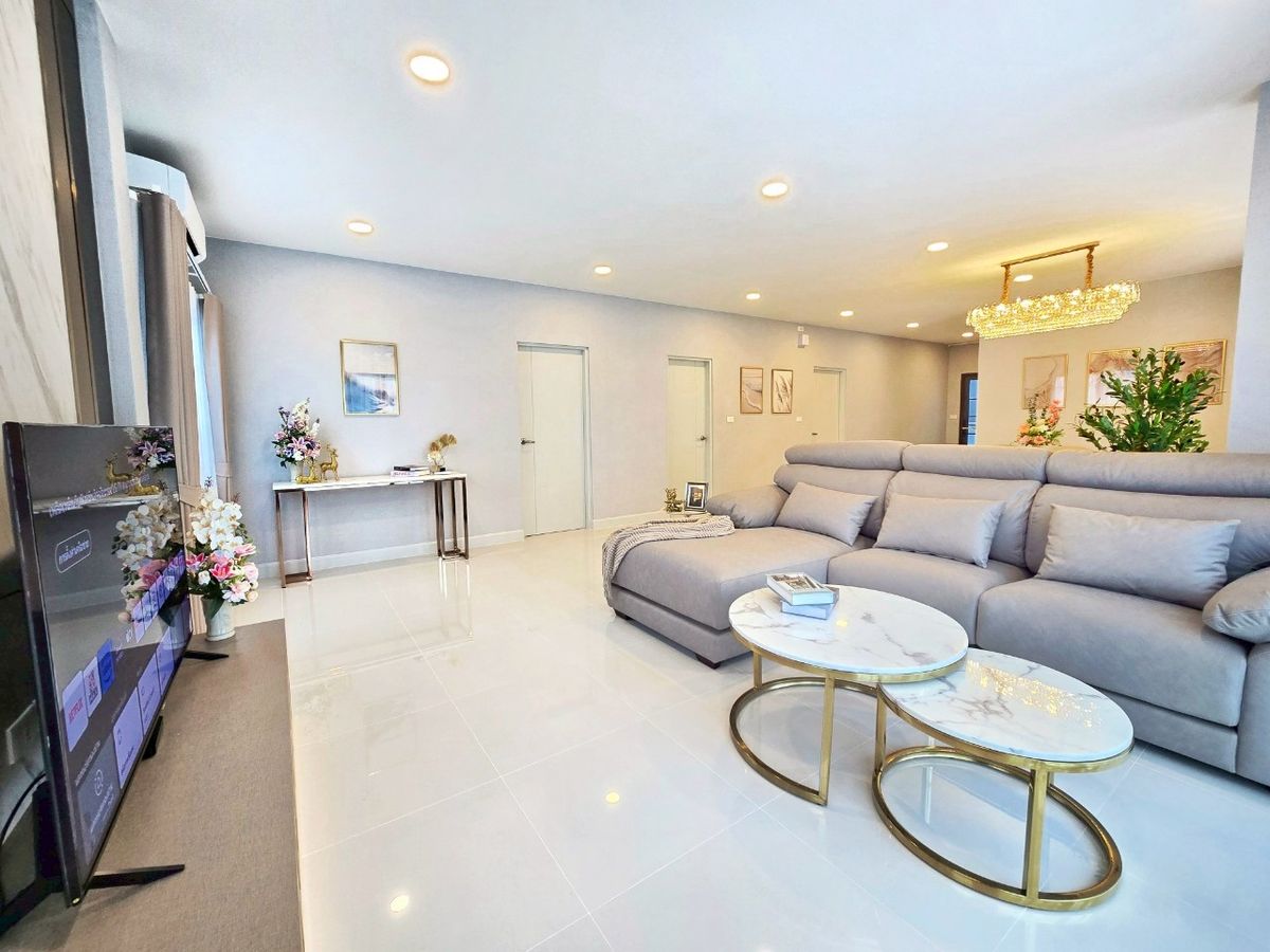 ให้เช่าบ้านบางนา แบริ่ง ลาซาล : 🔥(เช่า)Centro Bangna Km.7  / 4 Bedroom (FOR RENT) / 4  ห้องนอน (เช่า) แจ้ง CodeM202 