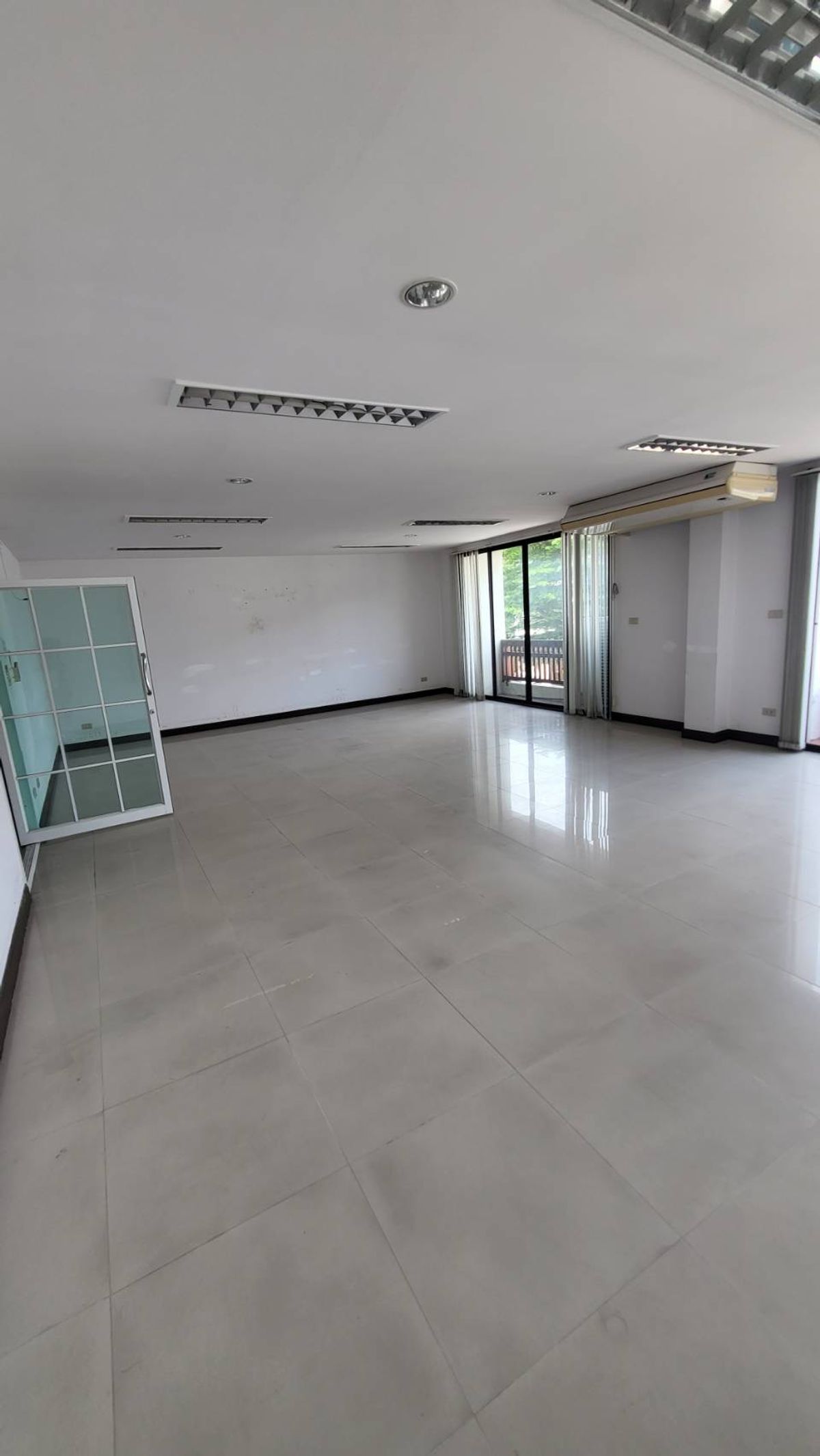 ขายโฮมออฟฟิศรัชดา ห้วยขวาง : 🔥โฮมออฟฟิศ 4 ชั้น ใจกลางรัชดา–เหม่งจ๋าย พร้อมที่จอดรถ 8 คัน! เริ่มเพียง 27 ล้าน!🔥  ทำเลทอง ใกล้ MRT, โรงเรียนนานาชาติ, สถานฑูต เหมาะสำหรับสำนักงาน + ที่อยู่อาศัย