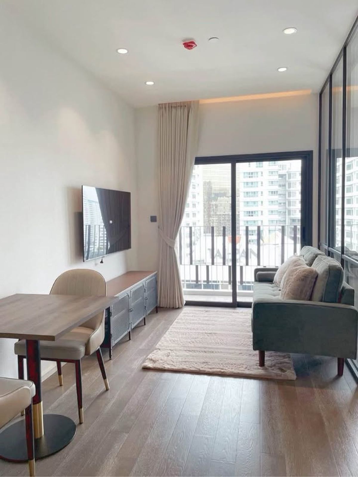 ให้เช่าคอนโดสุขุมวิท อโศก ทองหล่อ : ให้เช่า Muniq Sukhumvit 23