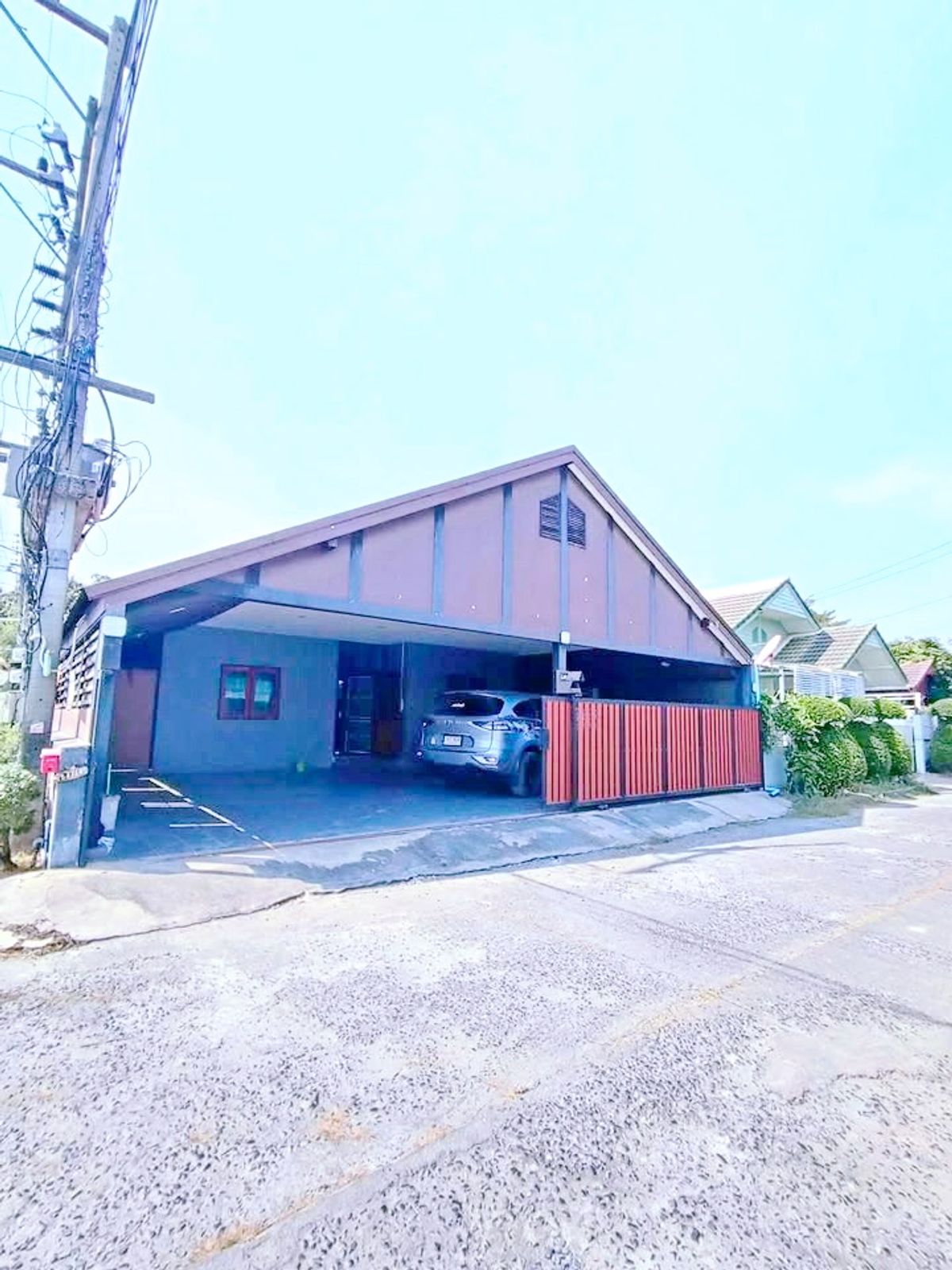 For RentHousePathum Thani,Rangsit, Thammasat : Market Village Rangsit 2.9 km, Khlong 5, Thanyaburi house, back corner 50 sq.w. 200 sq.m., Siam International School, Siam 4.2 km.