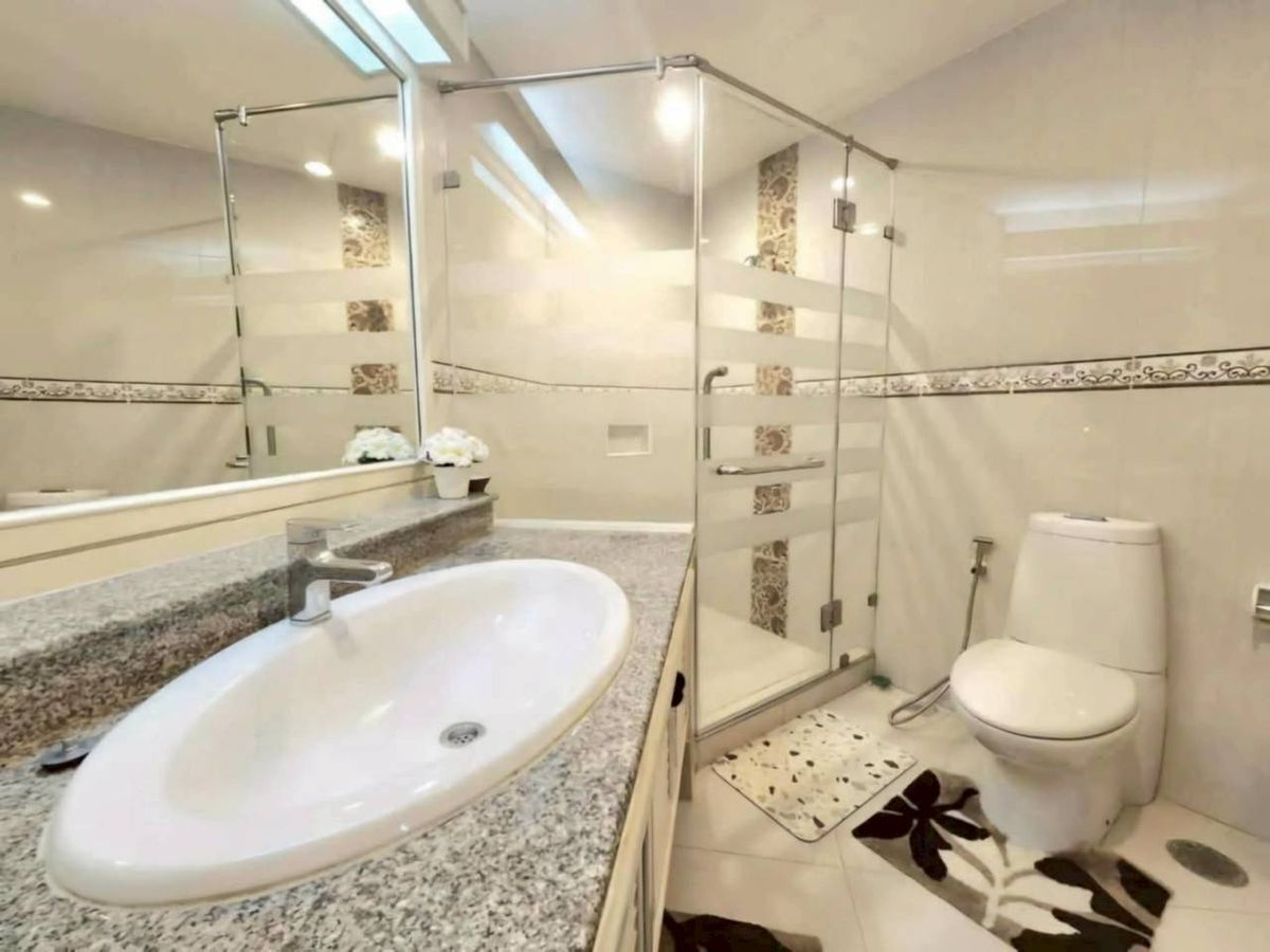 For RentCondoBangna, Bearing, Lasalle : NS Tower Central Bangna Building, Bang Na Condominium, Central Department Store, Big C Bangna, BITEC, Thai Nakarin Hospital Convenient transportation, Bangna-Chon Buri Expressway