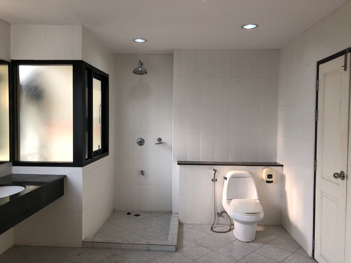 ขายโฮมออฟฟิศรัชดา ห้วยขวาง : 🔥โฮมออฟฟิศ 4 ชั้น ใจกลางรัชดา–เหม่งจ๋าย พร้อมที่จอดรถ 8 คัน! เริ่มเพียง 27 ล้าน!🔥  ทำเลทอง ใกล้ MRT, โรงเรียนนานาชาติ, สถานฑูต เหมาะสำหรับสำนักงาน + ที่อยู่อาศัย