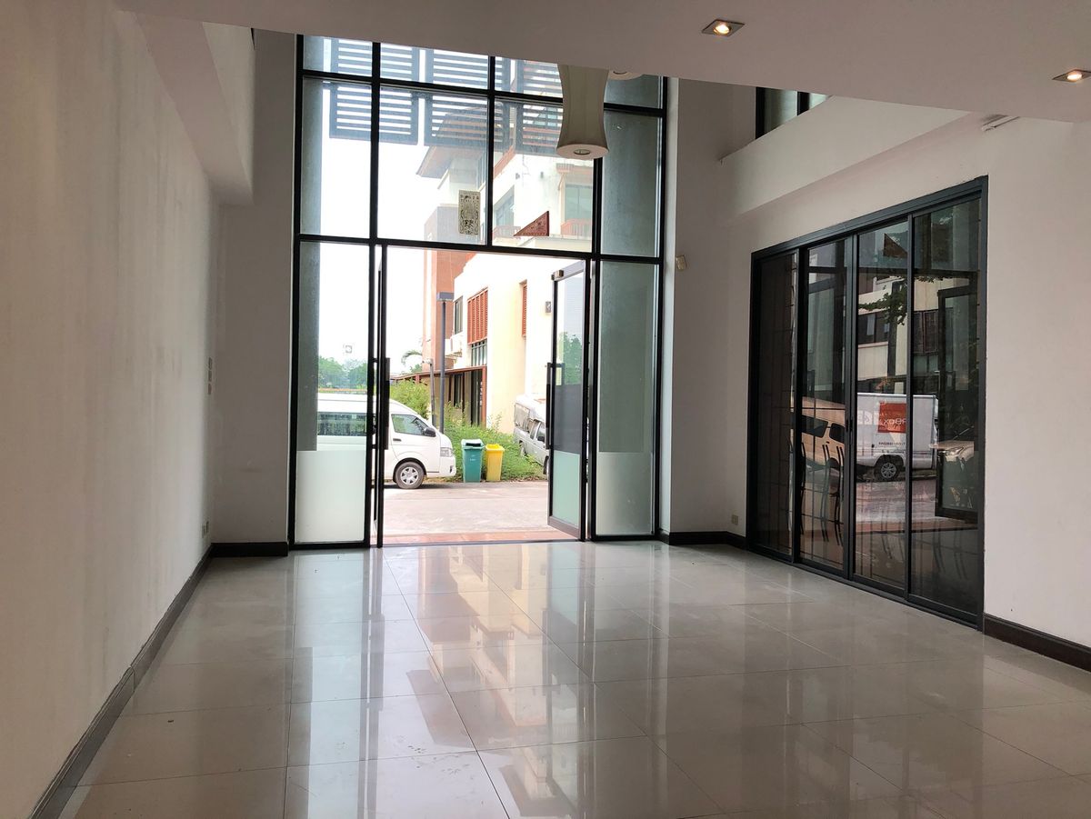 ขายโฮมออฟฟิศรัชดา ห้วยขวาง : 🔥โฮมออฟฟิศ 4 ชั้น ใจกลางรัชดา–เหม่งจ๋าย พร้อมที่จอดรถ 8 คัน! เริ่มเพียง 27 ล้าน!🔥  ทำเลทอง ใกล้ MRT, โรงเรียนนานาชาติ, สถานฑูต เหมาะสำหรับสำนักงาน + ที่อยู่อาศัย