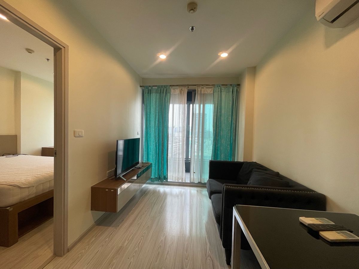 For RentCondoBang Sue, Wong Sawang, Tao Pun : Rent 30 sqm. Cheap separate room. Ideo Mobi Bang Sue MRT Tao Poon