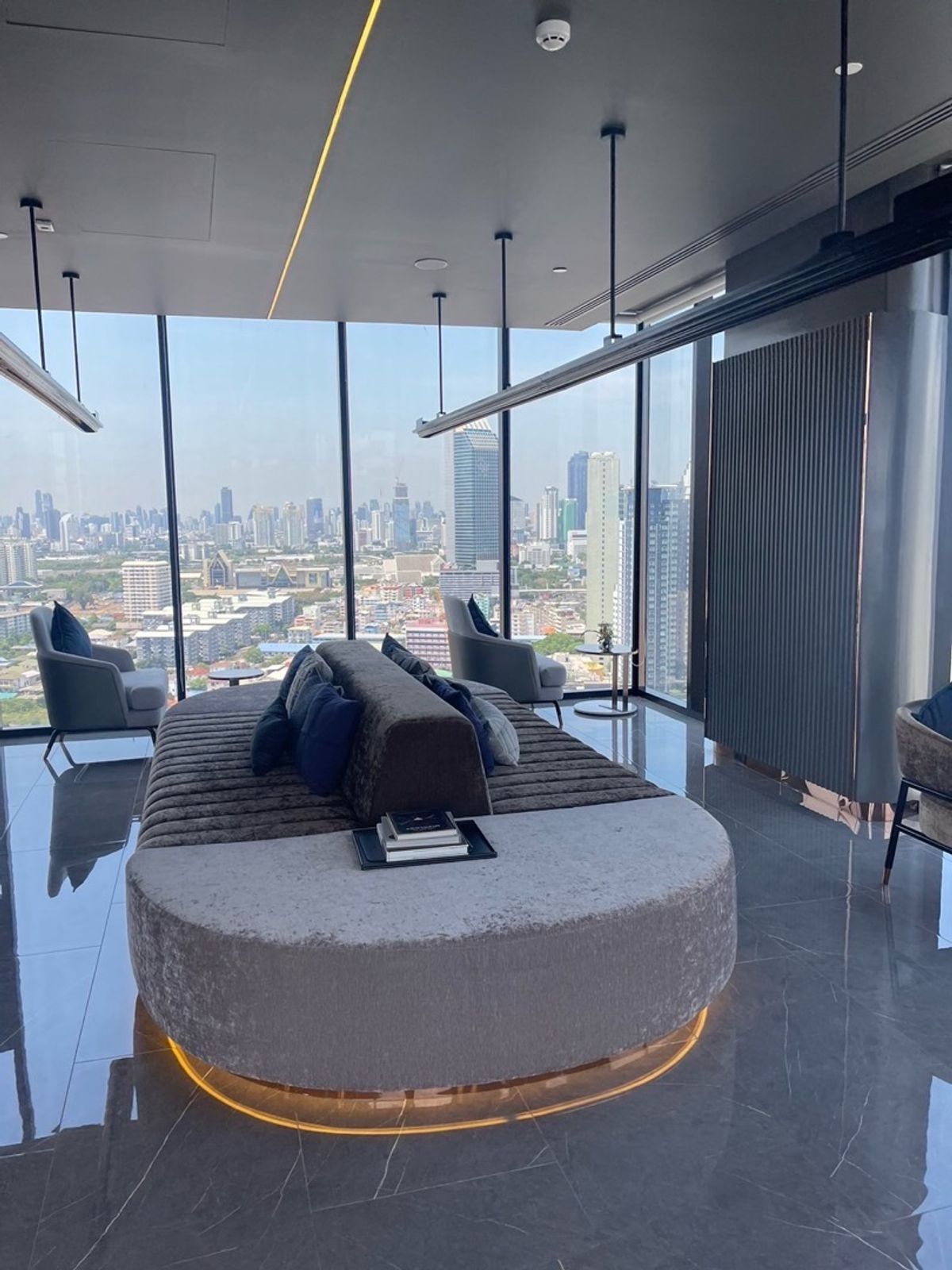 ให้เช่าคอนโดรัชดา ห้วยขวาง : 🔥ให้เช่าด่วน 🔥โซโห​ แบงค็อก​ รัชดา ใกล้แยกห้วยขวาง!! ห้องพร้อมอยู่ 