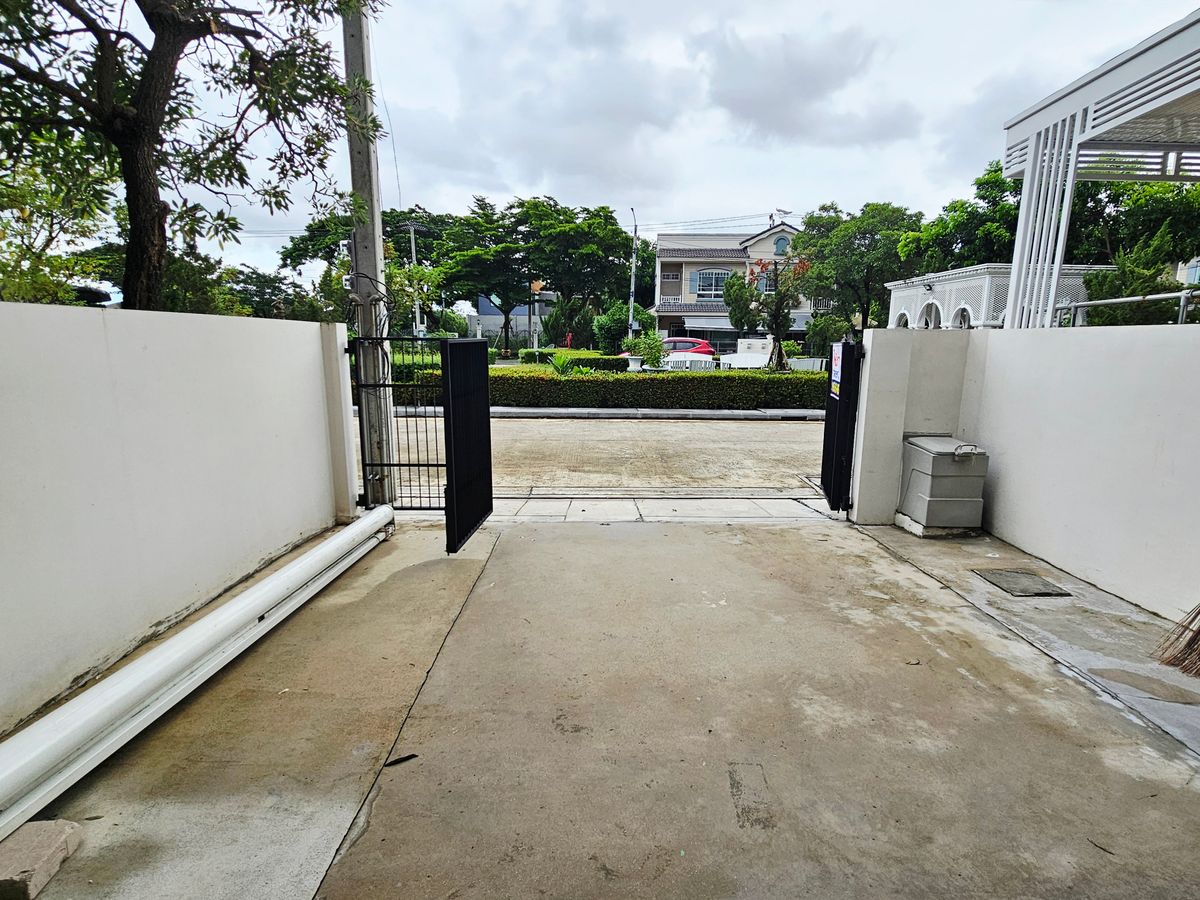 ให้เช่าทาวน์โฮมบางนา แบริ่ง ลาซาล : ให้เช่า ทาวน์เฮ้าส์ อินดี้ บางนา กม.7 พร้อมอยู่ เฟอร์ฯครบ For Rent: Indy Bangna Km.7 Townhouse, Fully Furnished