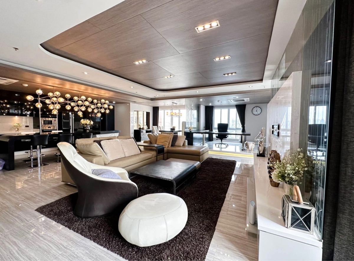 ให้เช่าคอนโดสุขุมวิท อโศก ทองหล่อ : LTH12521 - Penthouse FOR RENT at Citi Smart Condo Sukhumvit 18 Size 240 sqm. 3 beds 3 baths Near BTS Phloen Chit Station ONLY 150K/Month