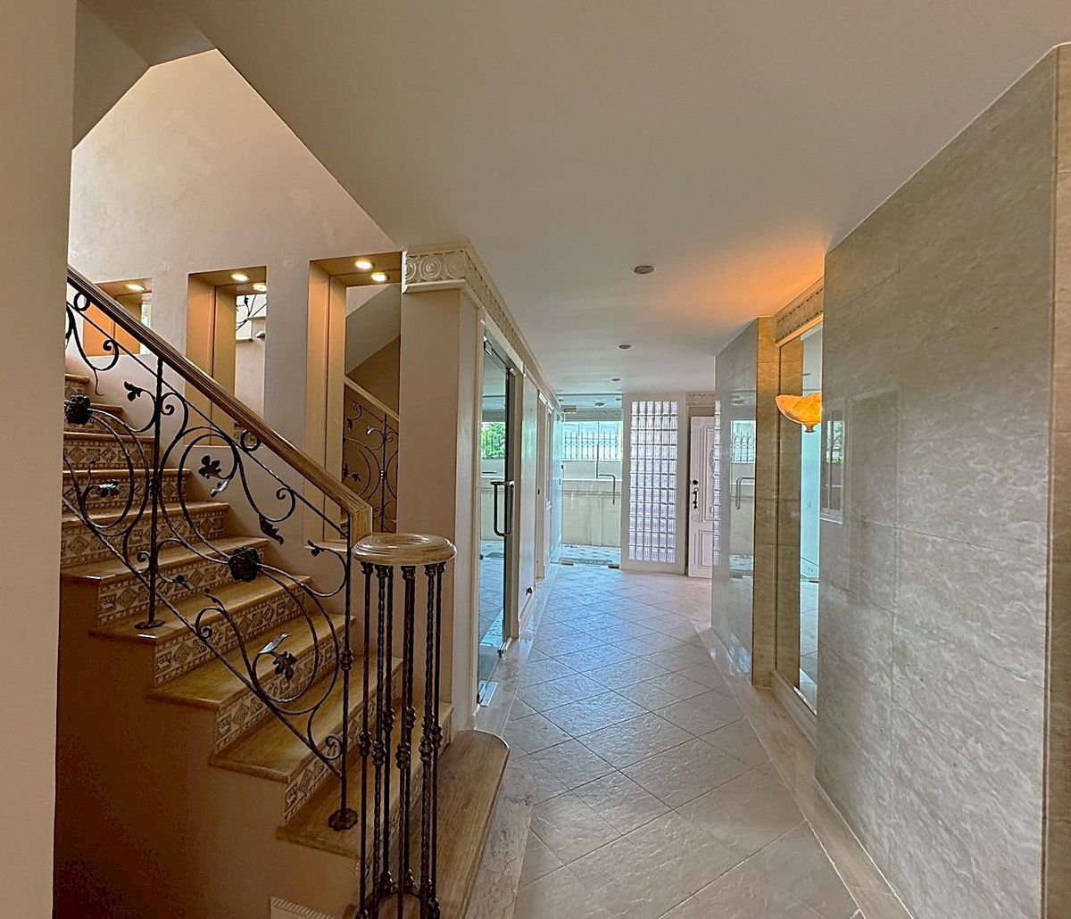 For RentHouseSukhumvit, Asoke, Thonglor : Single house with private pool at Sukhumvit 63 (Ekamai) ** NO CO-AGENT ** 独栋别墅带私家泳池出租，位于素坤逸63巷。