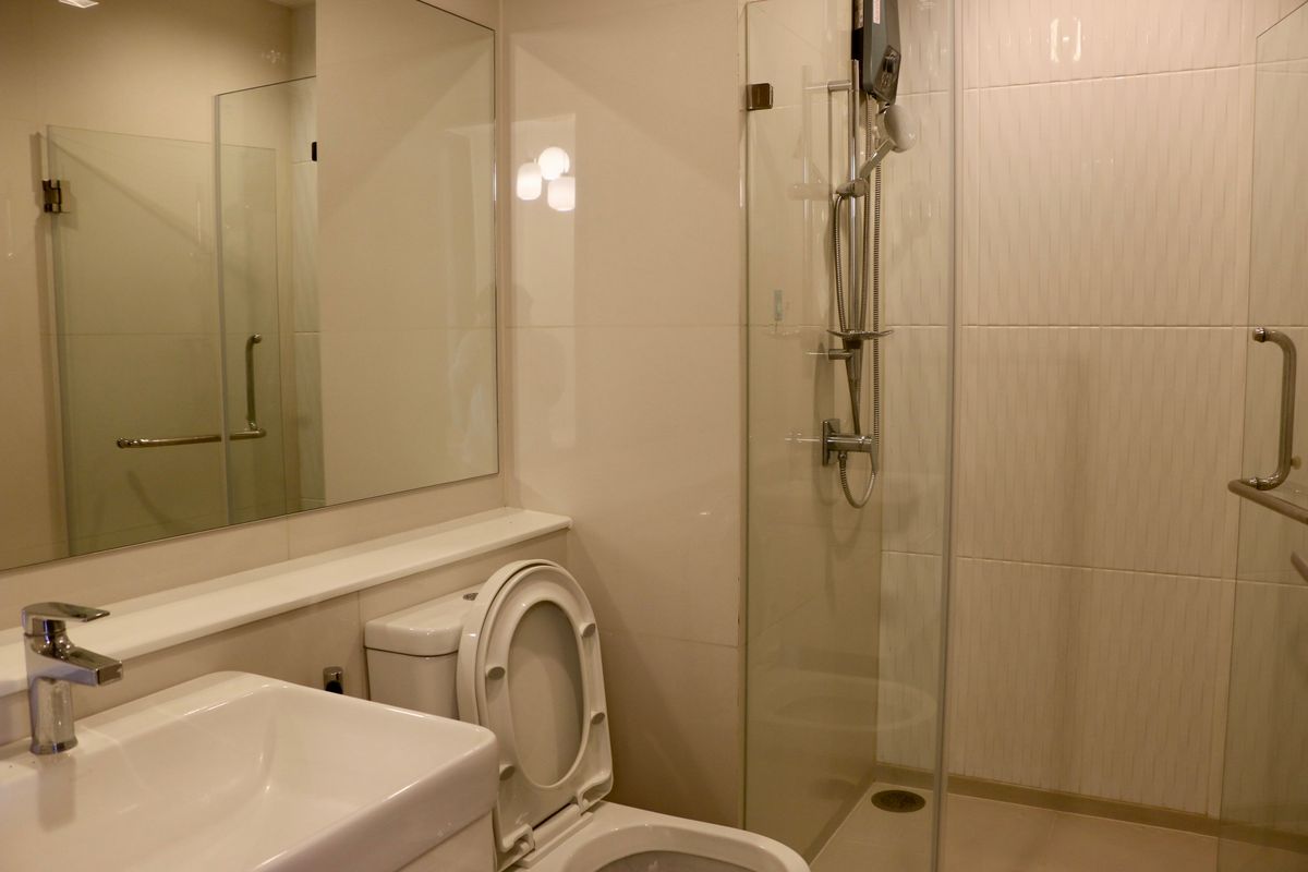 For RentCondoRama9, Petchburi, RCA : Life Asoke Hype rental price 25,000 baht/month [MNR250502]