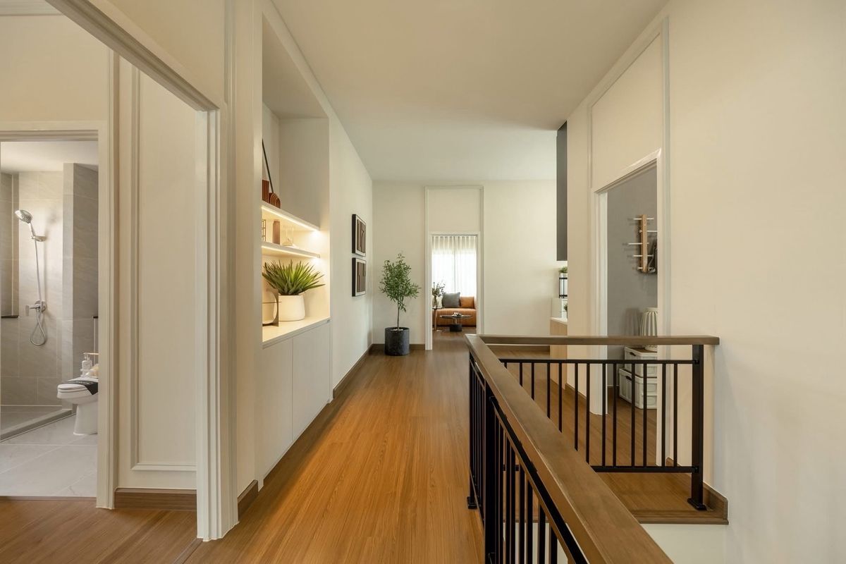 For SaleHouseBangna, Bearing, Lasalle : 🏡 Luxury Single House in Bangna - Srivaree 4 beds, 5 baths, spacious design with multiple parking spaces. Prime location with quick access to Burapha Withi Expressway and Suvarnabhumi Airport.