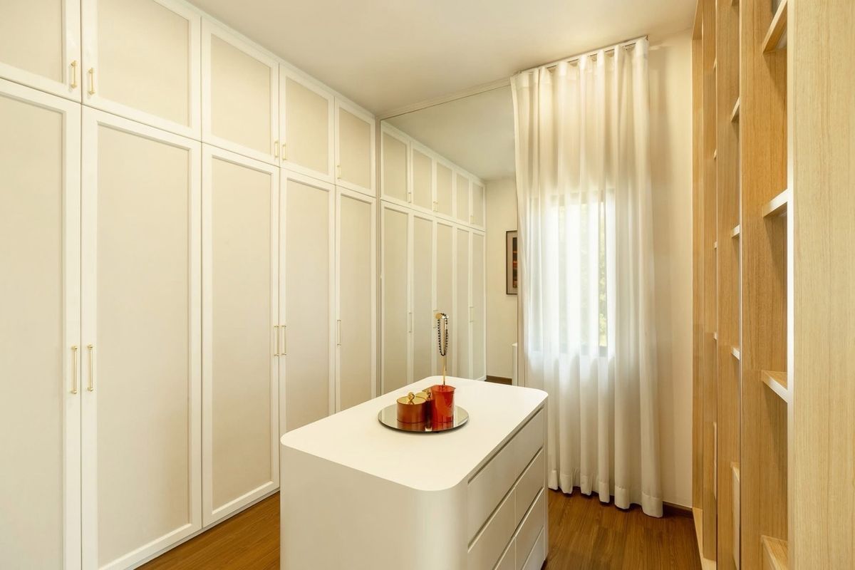 For SaleHouseBangna, Bearing, Lasalle : 🏡 Luxury Single House in Bangna - Srivaree 4 beds, 5 baths, spacious design with multiple parking spaces. Prime location with quick access to Burapha Withi Expressway and Suvarnabhumi Airport.