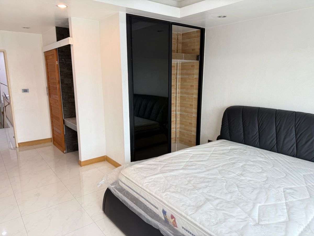 อาคารพาณิชย์นวมินทร์ รามอินทรา : อาคารพาณิชย์ รีโนเวทใหม่ ตินถนนคู้บอน ถนนใหญ่