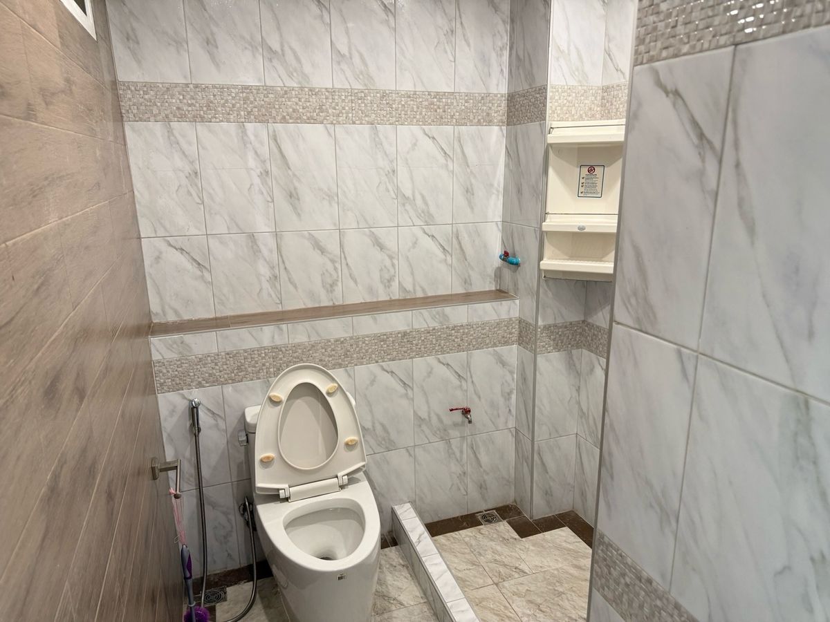 อาคารพาณิชย์นวมินทร์ รามอินทรา : อาคารพาณิชย์ รีโนเวทใหม่ ตินถนนคู้บอน ถนนใหญ่